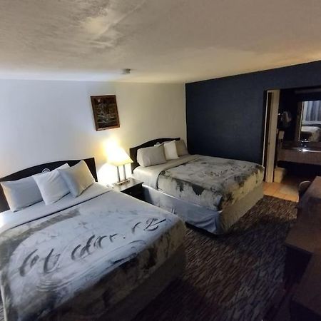 Hotel 2 Queen Beds Hotel Room 126 Wi-Fi Booking ستيلووتر المظهر الخارجي الصورة
